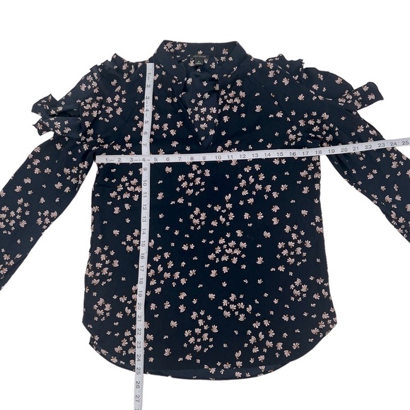 Ann Taylor Navy Cream Floral V Neck Cold Shoulder Ruffled Blouse Size XS Women’s - Picture 7 of 7